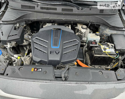 Серый Хендай Kona Electric, объемом двигателя 0 л и пробегом 116 тыс. км за 27000 $, фото 1 на Automoto.ua