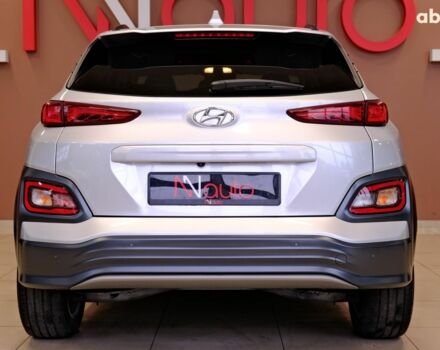 Серый Хендай Kona Electric, объемом двигателя 0 л и пробегом 88 тыс. км за 20300 $, фото 5 на Automoto.ua