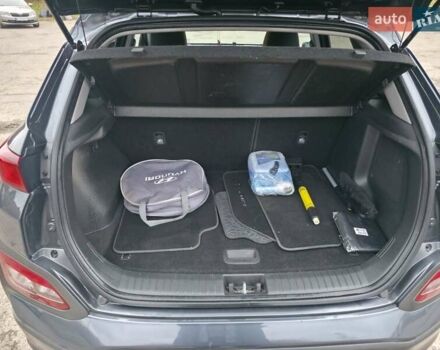 Серый Хендай Kona Electric, объемом двигателя 0 л и пробегом 89 тыс. км за 19500 $, фото 17 на Automoto.ua
