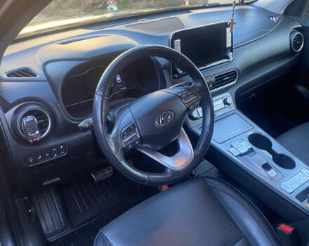 Серый Хендай Kona Electric, объемом двигателя 0 л и пробегом 136 тыс. км за 16500 $, фото 6 на Automoto.ua