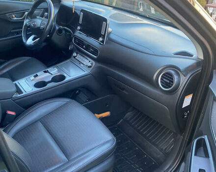 Серый Хендай Kona Electric, объемом двигателя 0 л и пробегом 136 тыс. км за 16500 $, фото 4 на Automoto.ua