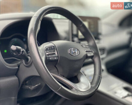 Серый Хендай Kona Electric, объемом двигателя 0 л и пробегом 89 тыс. км за 16900 $, фото 55 на Automoto.ua