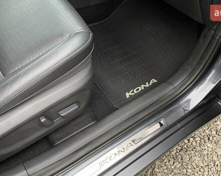 Серый Хендай Kona Electric, объемом двигателя 0 л и пробегом 89 тыс. км за 16900 $, фото 77 на Automoto.ua