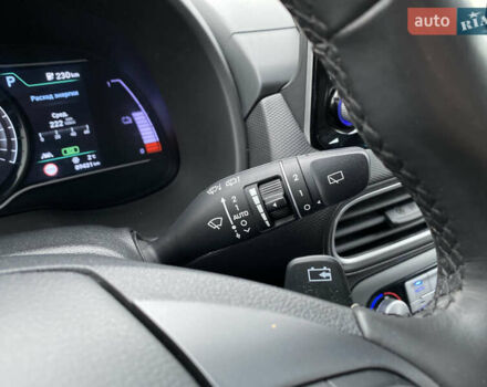 Серый Хендай Kona Electric, объемом двигателя 0 л и пробегом 89 тыс. км за 16900 $, фото 62 на Automoto.ua