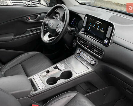 Серый Хендай Kona Electric, объемом двигателя 0 л и пробегом 89 тыс. км за 16900 $, фото 76 на Automoto.ua