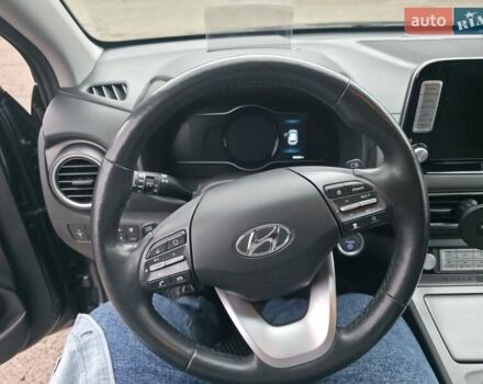 Серый Хендай Kona Electric, объемом двигателя 0 л и пробегом 89 тыс. км за 19500 $, фото 13 на Automoto.ua