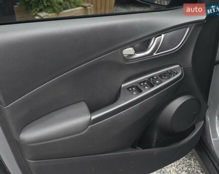 Серый Хендай Kona Electric, объемом двигателя 0 л и пробегом 127 тыс. км за 15699 $, фото 30 на Automoto.ua