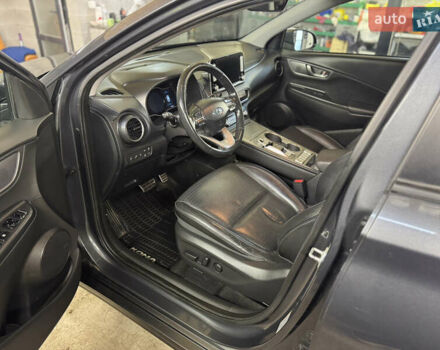 Серый Хендай Kona Electric, объемом двигателя 0 л и пробегом 137 тыс. км за 16700 $, фото 8 на Automoto.ua