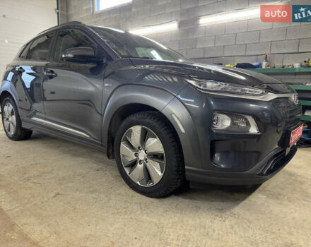 Серый Хендай Kona Electric, объемом двигателя 0 л и пробегом 137 тыс. км за 16700 $, фото 4 на Automoto.ua