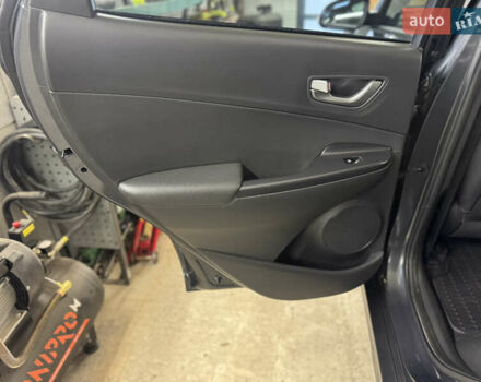 Серый Хендай Kona Electric, объемом двигателя 0 л и пробегом 137 тыс. км за 16700 $, фото 17 на Automoto.ua