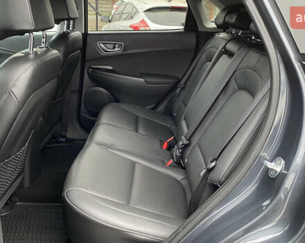 Серый Хендай Kona Electric, объемом двигателя 0 л и пробегом 89 тыс. км за 16900 $, фото 74 на Automoto.ua