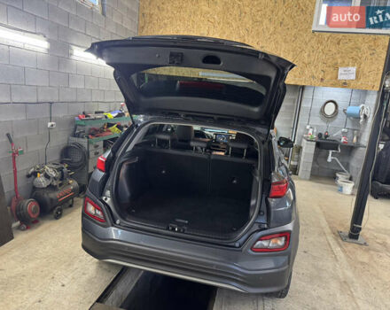 Серый Хендай Kona Electric, объемом двигателя 0 л и пробегом 137 тыс. км за 16700 $, фото 19 на Automoto.ua