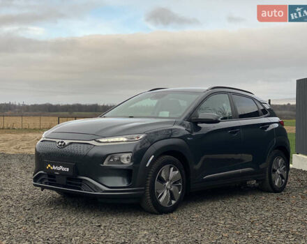 Серый Хендай Kona Electric, объемом двигателя 0 л и пробегом 89 тыс. км за 16900 $, фото 94 на Automoto.ua