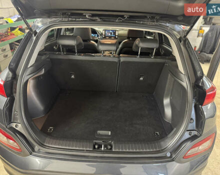 Серый Хендай Kona Electric, объемом двигателя 0 л и пробегом 137 тыс. км за 16700 $, фото 18 на Automoto.ua