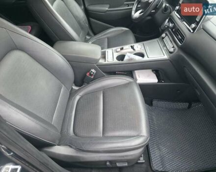 Серый Хендай Kona Electric, объемом двигателя 0 л и пробегом 89 тыс. км за 19500 $, фото 9 на Automoto.ua