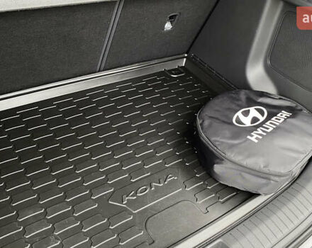 Серый Хендай Kona Electric, объемом двигателя 0 л и пробегом 89 тыс. км за 16900 $, фото 46 на Automoto.ua