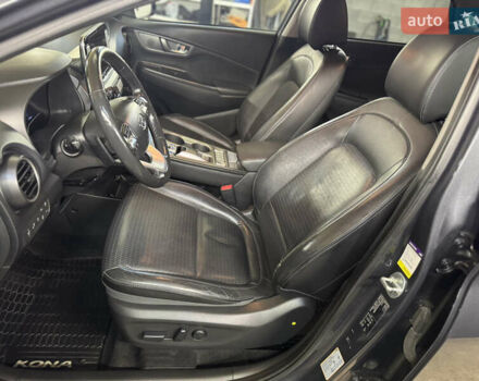 Серый Хендай Kona Electric, объемом двигателя 0 л и пробегом 137 тыс. км за 16700 $, фото 6 на Automoto.ua