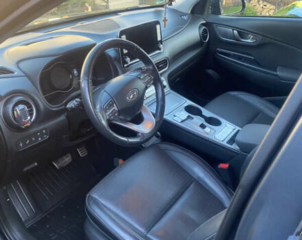 Серый Хендай Kona Electric, объемом двигателя 0 л и пробегом 136 тыс. км за 16500 $, фото 7 на Automoto.ua