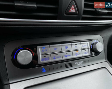 Серый Хендай Kona Electric, объемом двигателя 0 л и пробегом 89 тыс. км за 16900 $, фото 66 на Automoto.ua