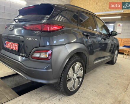 Серый Хендай Kona Electric, объемом двигателя 0 л и пробегом 137 тыс. км за 16700 $, фото 3 на Automoto.ua