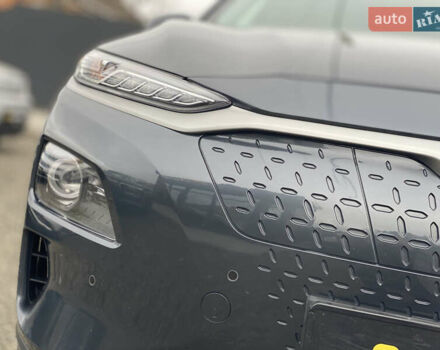 Серый Хендай Kona Electric, объемом двигателя 0 л и пробегом 89 тыс. км за 16900 $, фото 40 на Automoto.ua