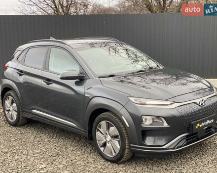Серый Хендай Kona Electric, объемом двигателя 0 л и пробегом 89 тыс. км за 16900 $, фото 99 на Automoto.ua