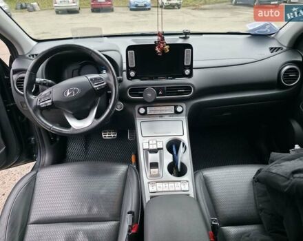 Серый Хендай Kona Electric, объемом двигателя 0 л и пробегом 89 тыс. км за 19500 $, фото 12 на Automoto.ua