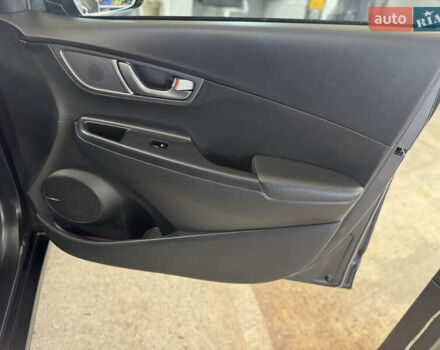 Серый Хендай Kona Electric, объемом двигателя 0 л и пробегом 137 тыс. км за 16700 $, фото 25 на Automoto.ua