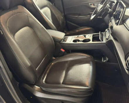 Серый Хендай Kona Electric, объемом двигателя 0 л и пробегом 137 тыс. км за 16700 $, фото 24 на Automoto.ua