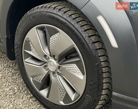 Серый Хендай Kona Electric, объемом двигателя 0 л и пробегом 89 тыс. км за 16900 $, фото 35 на Automoto.ua