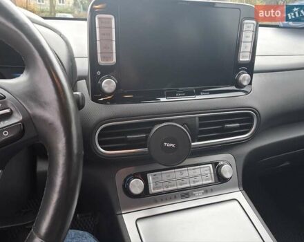 Серый Хендай Kona Electric, объемом двигателя 0 л и пробегом 89 тыс. км за 19500 $, фото 15 на Automoto.ua