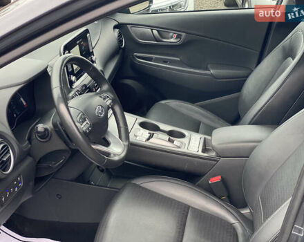 Серый Хендай Kona Electric, объемом двигателя 0 л и пробегом 89 тыс. км за 16900 $, фото 57 на Automoto.ua