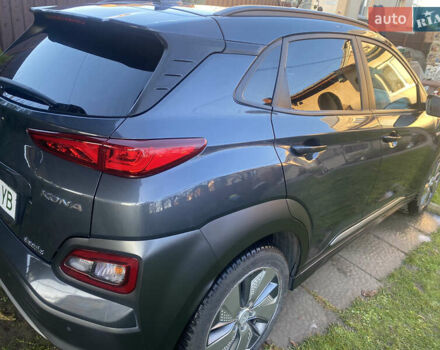 Серый Хендай Kona Electric, объемом двигателя 0 л и пробегом 136 тыс. км за 16500 $, фото 3 на Automoto.ua