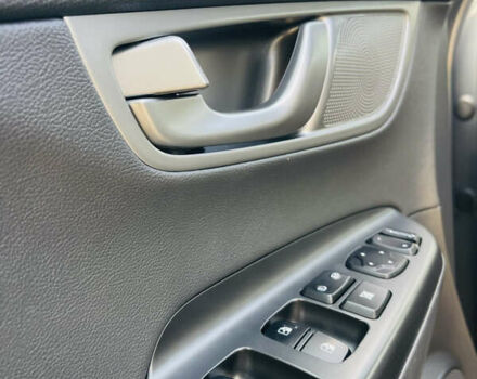 Серый Хендай Kona Electric, объемом двигателя 0 л и пробегом 112 тыс. км за 16700 $, фото 48 на Automoto.ua