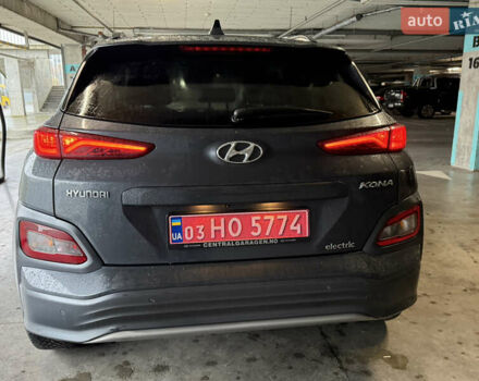 Серый Хендай Kona Electric, объемом двигателя 0 л и пробегом 120 тыс. км за 16999 $, фото 25 на Automoto.ua