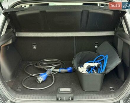 Серый Хендай Kona Electric, объемом двигателя 0 л и пробегом 129 тыс. км за 16430 $, фото 26 на Automoto.ua