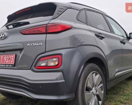 Серый Хендай Kona Electric, объемом двигателя 0 л и пробегом 180 тыс. км за 16700 $, фото 3 на Automoto.ua