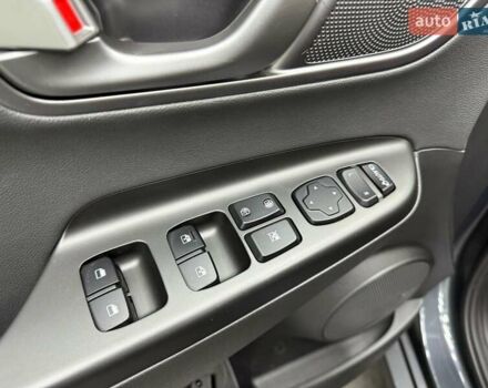 Серый Хендай Kona Electric, объемом двигателя 0 л и пробегом 113 тыс. км за 16818 $, фото 13 на Automoto.ua