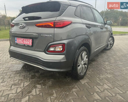 Серый Хендай Kona Electric, объемом двигателя 0 л и пробегом 85 тыс. км за 18300 $, фото 5 на Automoto.ua
