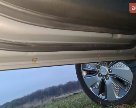 Серый Хендай Kona Electric, объемом двигателя 0 л и пробегом 180 тыс. км за 16700 $, фото 46 на Automoto.ua