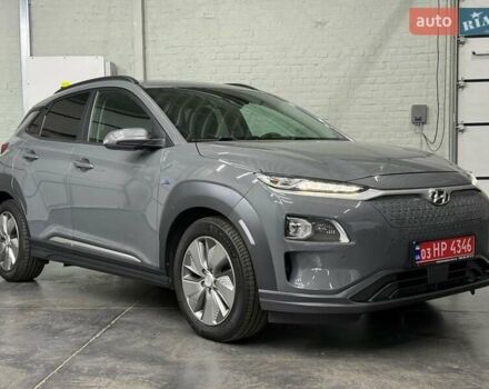 Серый Хендай Kona Electric, объемом двигателя 0 л и пробегом 129 тыс. км за 16430 $, фото 3 на Automoto.ua