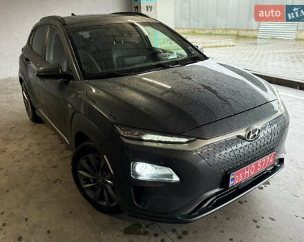 Серый Хендай Kona Electric, объемом двигателя 0 л и пробегом 120 тыс. км за 16999 $, фото 2 на Automoto.ua