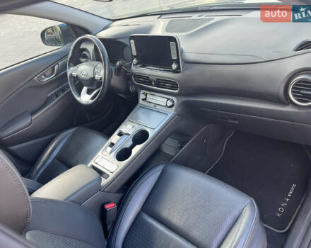 Серый Хендай Kona Electric, объемом двигателя 0 л и пробегом 130 тыс. км за 17400 $, фото 19 на Automoto.ua