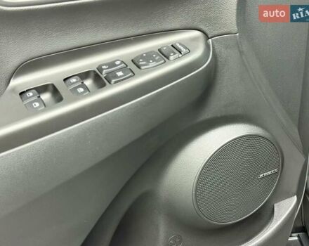 Серый Хендай Kona Electric, объемом двигателя 0 л и пробегом 129 тыс. км за 16430 $, фото 12 на Automoto.ua