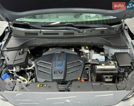 Серый Хендай Kona Electric, объемом двигателя 0 л и пробегом 129 тыс. км за 16430 $, фото 9 на Automoto.ua
