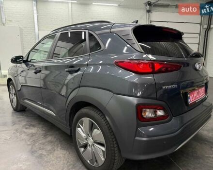 Серый Хендай Kona Electric, объемом двигателя 0 л и пробегом 113 тыс. км за 17094 $, фото 6 на Automoto.ua