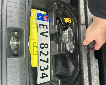 Серый Хендай Kona Electric, объемом двигателя 0 л и пробегом 85 тыс. км за 18300 $, фото 34 на Automoto.ua