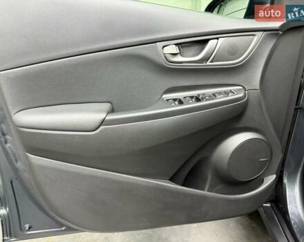 Серый Хендай Kona Electric, объемом двигателя 0 л и пробегом 113 тыс. км за 17094 $, фото 29 на Automoto.ua