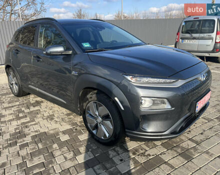 Серый Хендай Kona Electric, объемом двигателя 0 л и пробегом 130 тыс. км за 17400 $, фото 3 на Automoto.ua