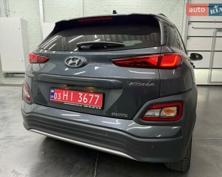 Серый Хендай Kona Electric, объемом двигателя 0 л и пробегом 113 тыс. км за 16818 $, фото 4 на Automoto.ua